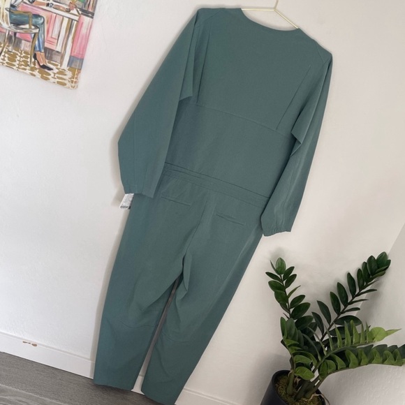 Lululemon Jumpsuit Size 10 . - Picture 4 of 6